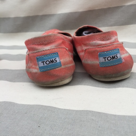 Toms coral and white size 7 slip on pink shoes - Picture 2 of 5